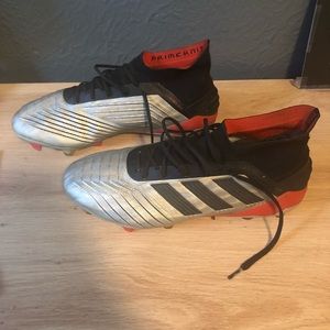 PREDATORS Adidas size 9 soccer cleats.